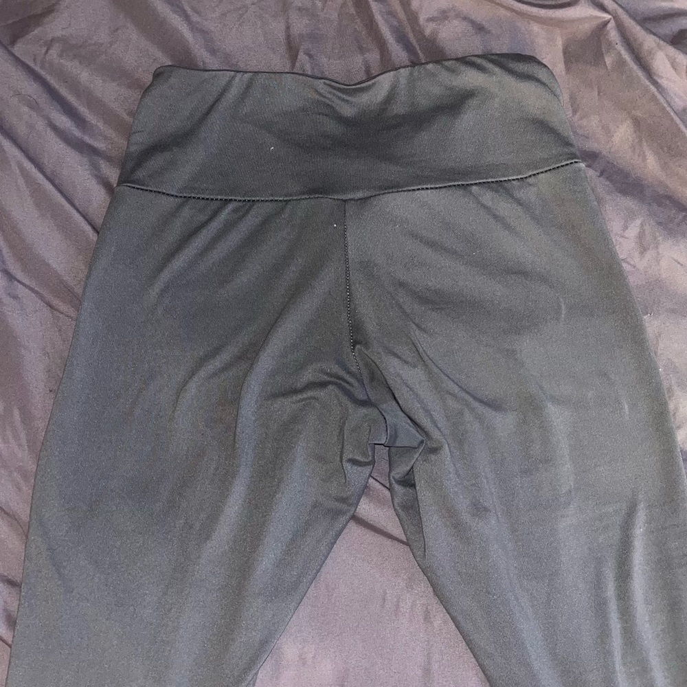 leggings, makes but look good